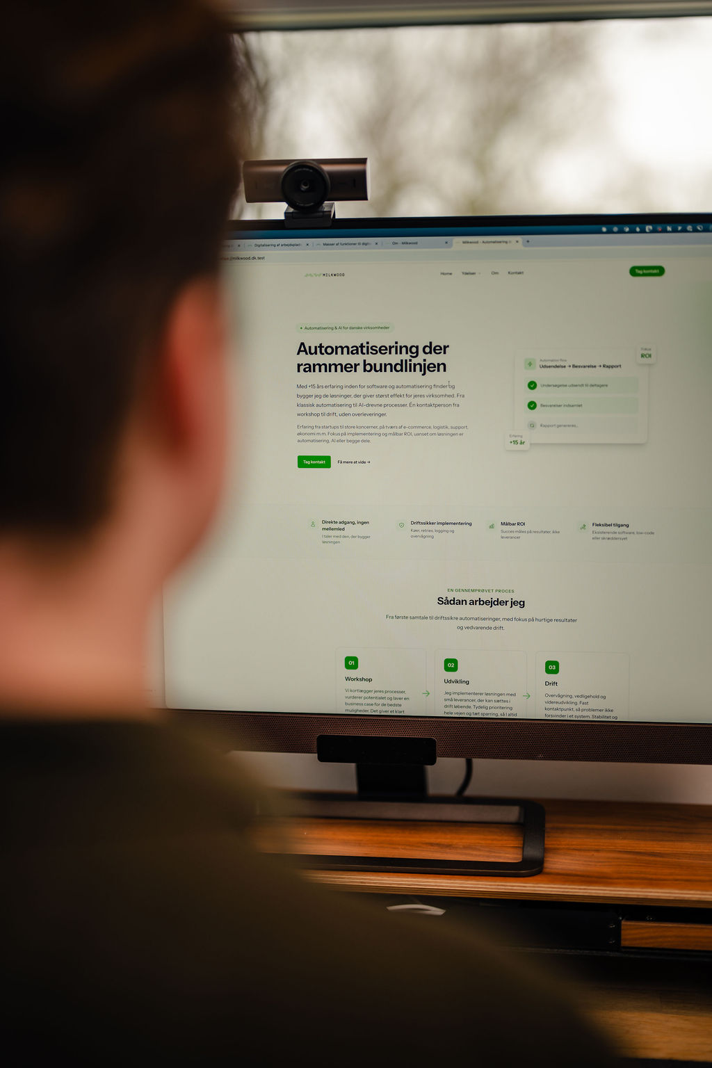 Philip Brechmann arbejder ved skærmen